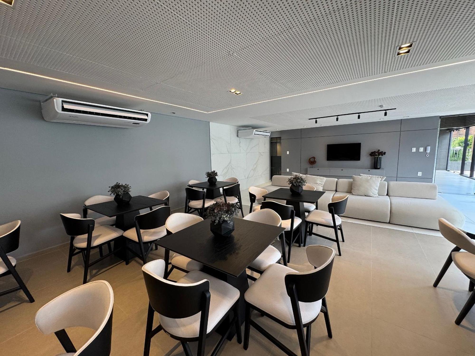 Novo Apto 1 E Sala Super Varanda Em Manaira *